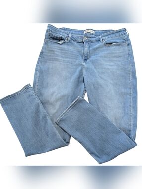 Signature by Levi Strauss Light Blue Straight Leg Jeans Women's 18 Plus Size